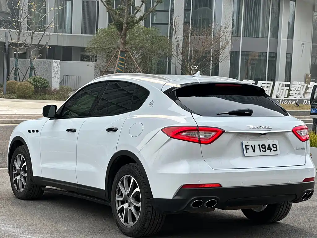 Maserati Levante 2017 — фото 30