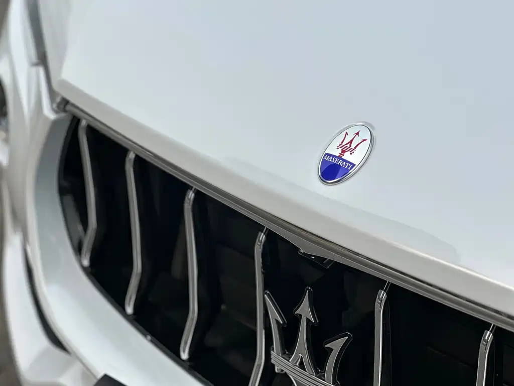 Maserati Levante 2017 — фото 15