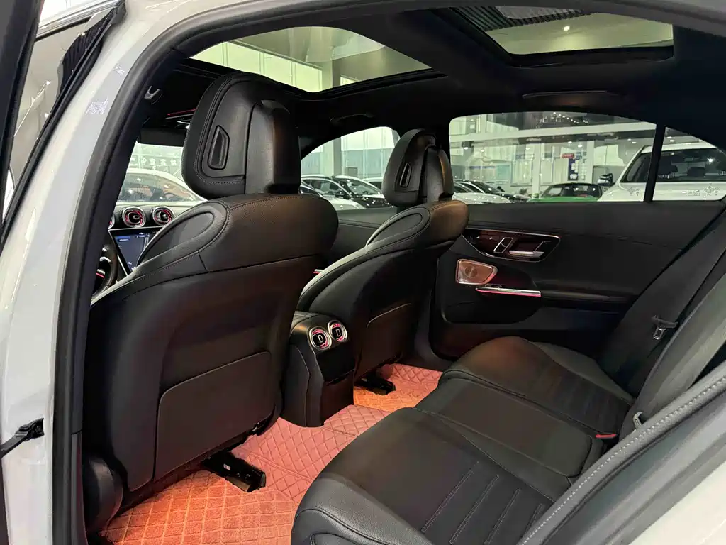 Mercedes-Benz C-Class 2024 — фото 11