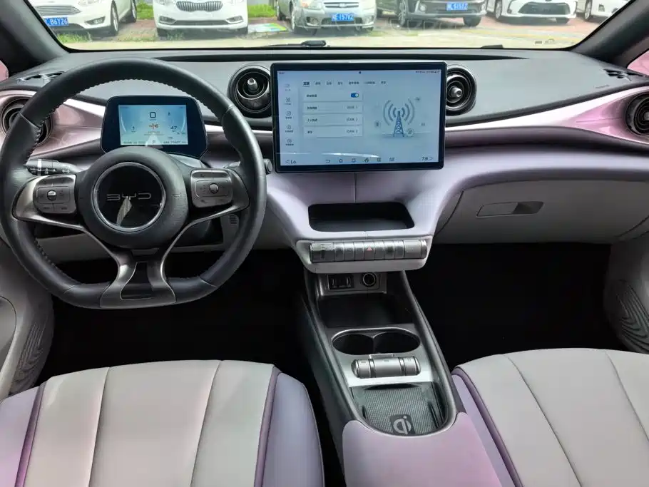 BYD Dolphin 2022 — фото 12