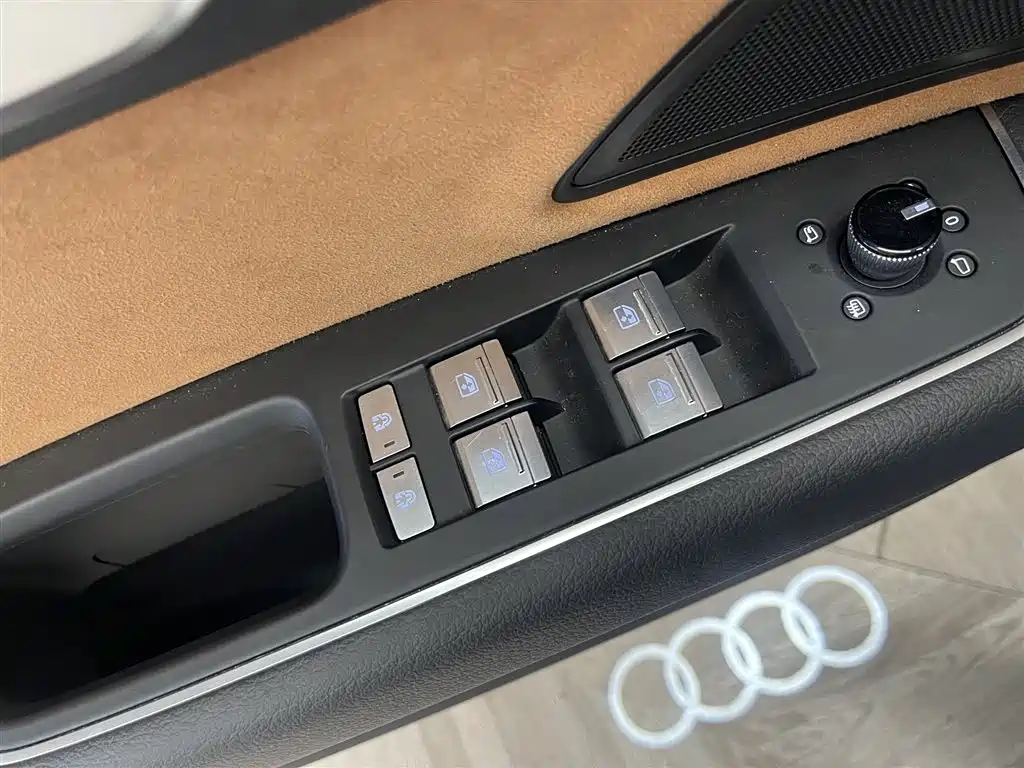Audi A8 2023 — фото 26