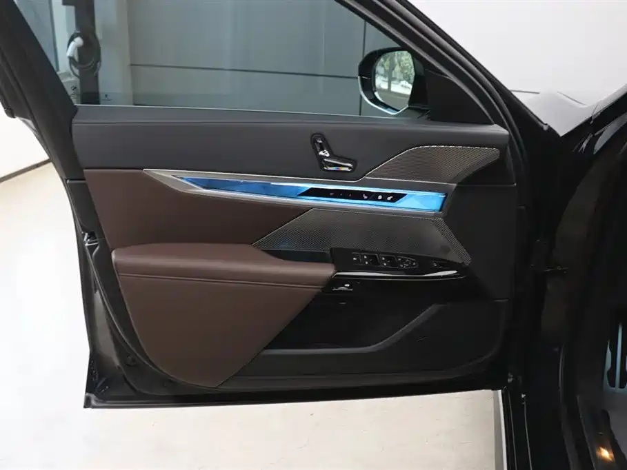 BMW 7 Series 2023 — фото 10
