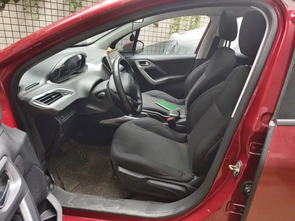Peugeot 2008 2014 — фото 12