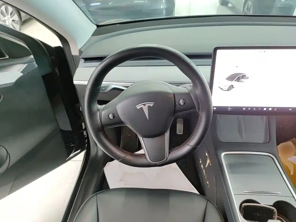 Tesla Model Y 2023 — фото 11