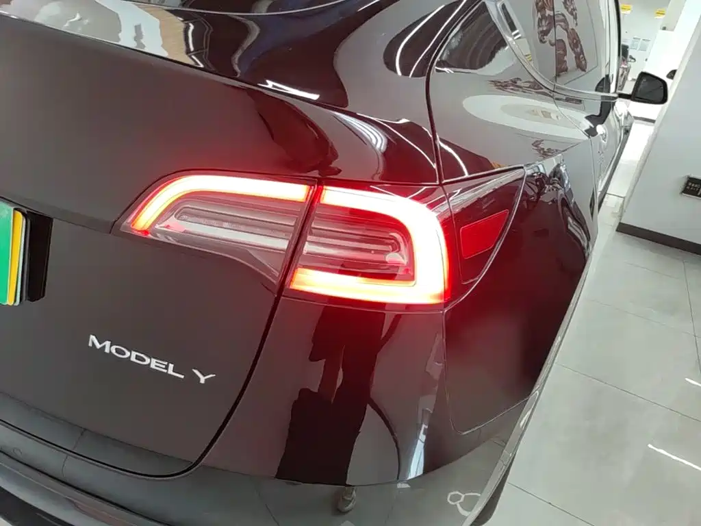 Tesla Model Y 2023 — фото 8