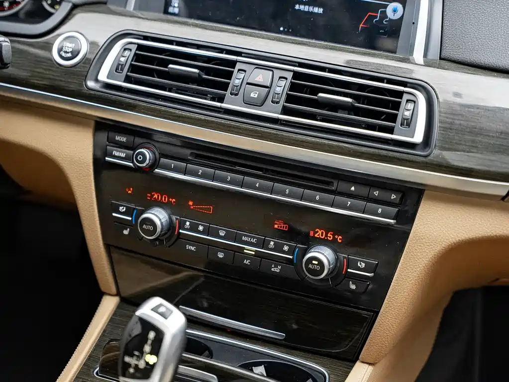 BMW 7 Series 2014 — фото 7