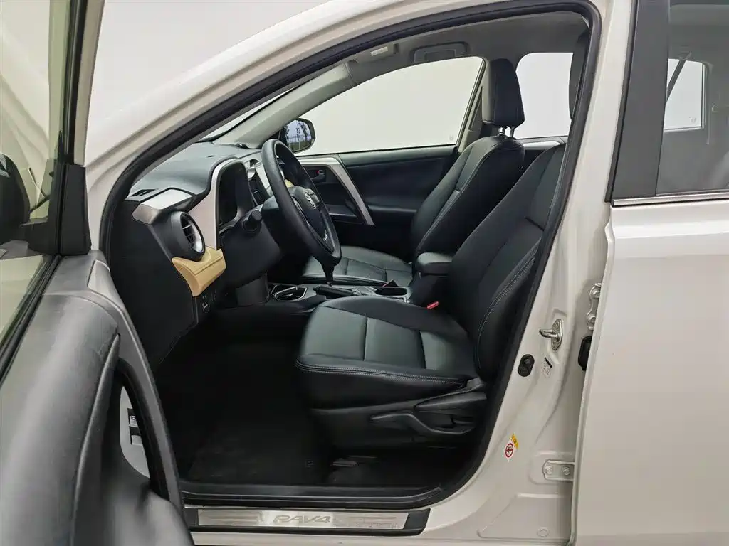 Toyota RAV4 2017 — фото 10