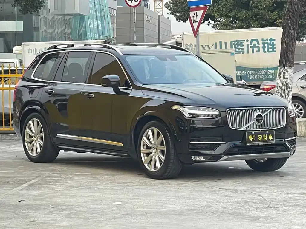 Volvo XC90 2018 — фото 3