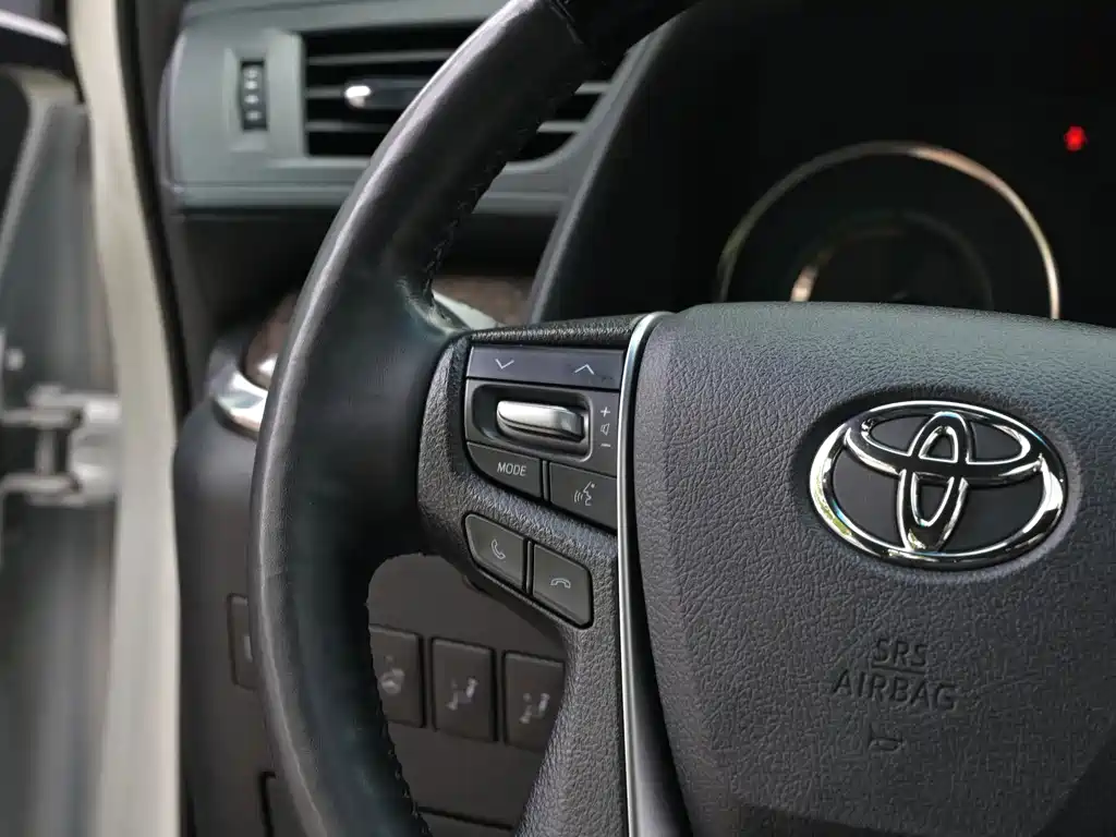 Toyota Vellfire 2023 — фото 14