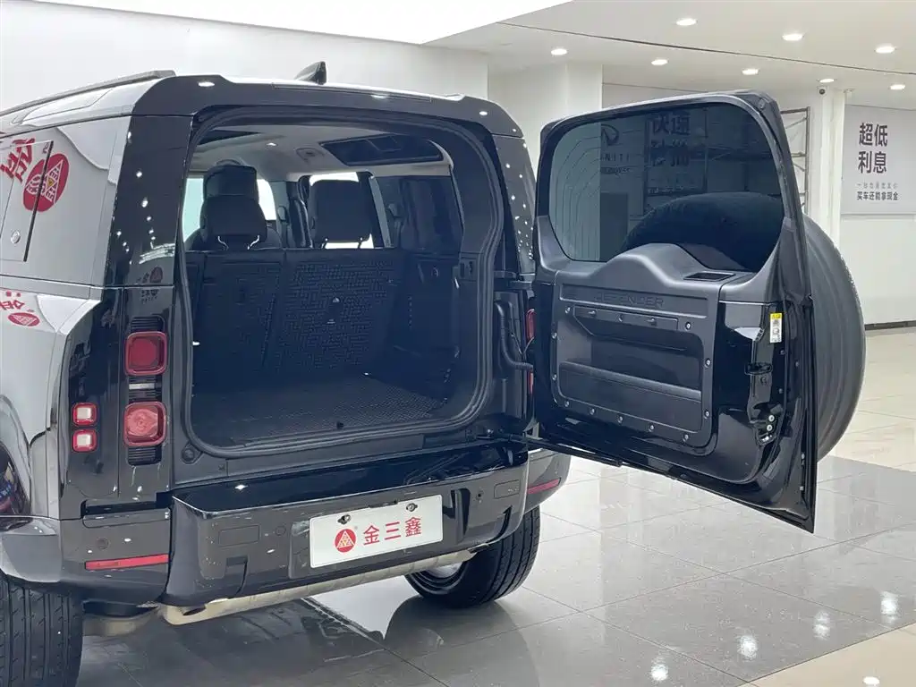 Land Rover Defender 2023 — фото 34