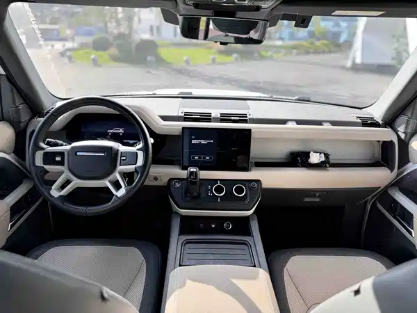 Land Rover Defender 2023