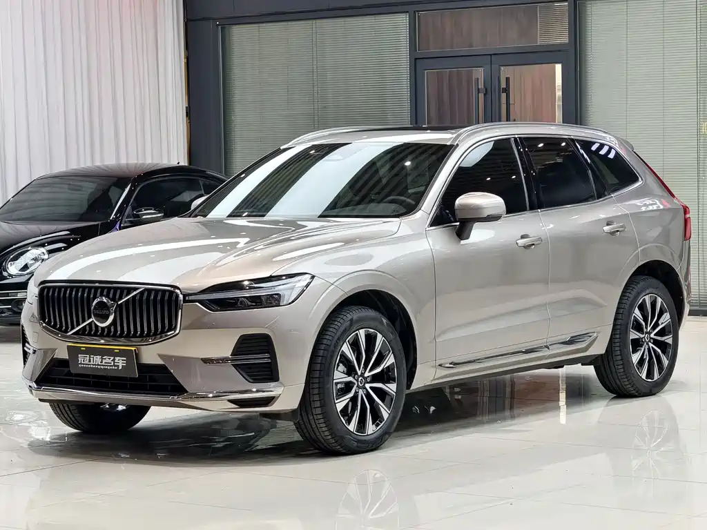 Volvo XC60 2025 — фото 1