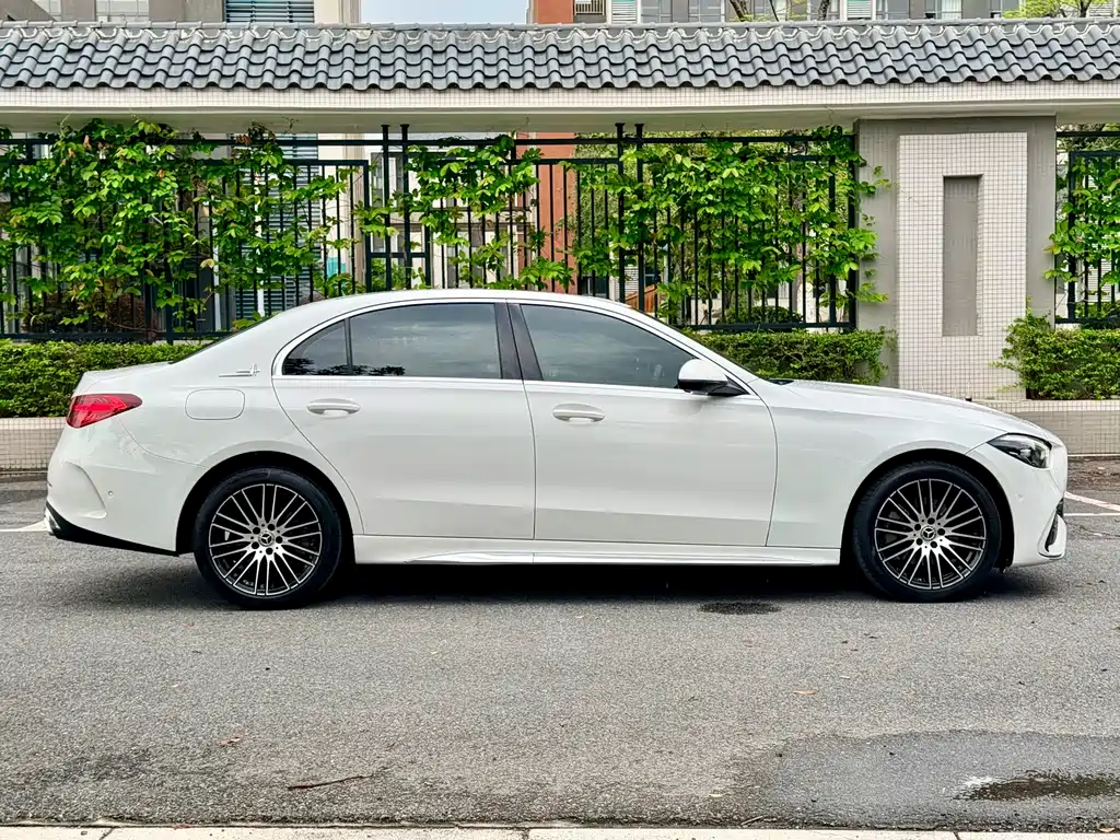 Mercedes-Benz C-Class 2023 — фото 4