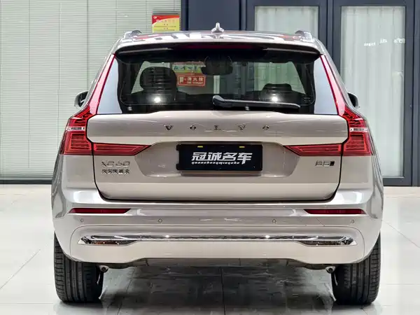Volvo XC60 2025