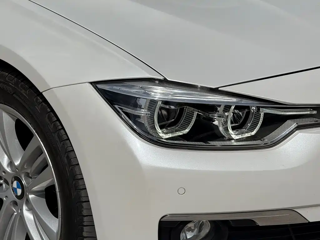 BMW 3 Series 2016 — фото 10