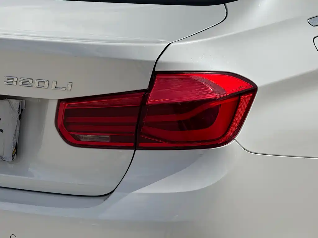 BMW 3 Series 2016 — фото 14