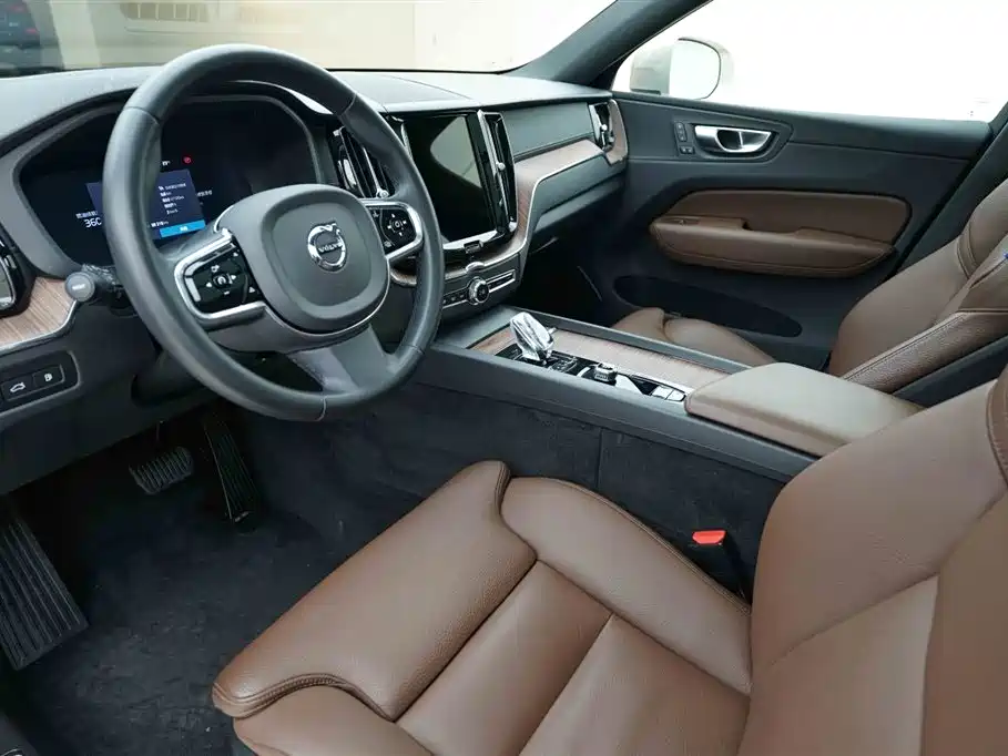 Volvo XC60 PHEV 2023 — фото 10