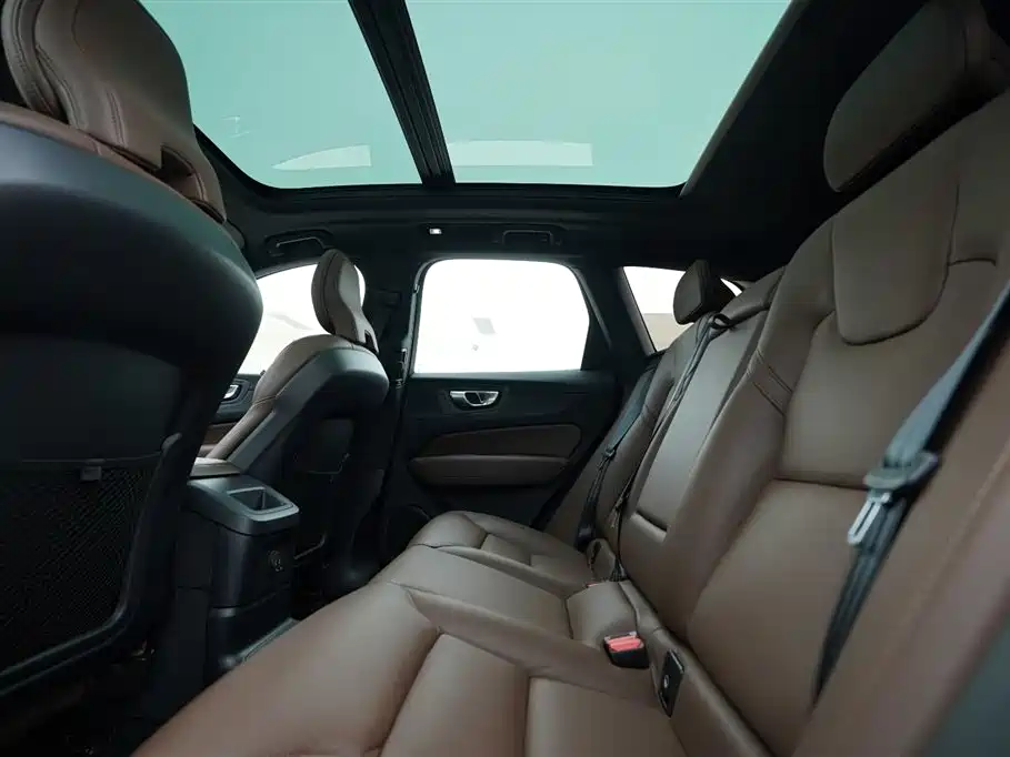 Volvo XC60 PHEV 2023 — фото 20