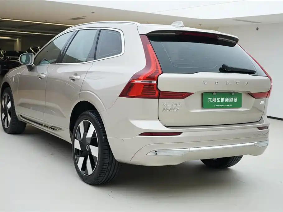Volvo XC60 PHEV 2023 — фото 5