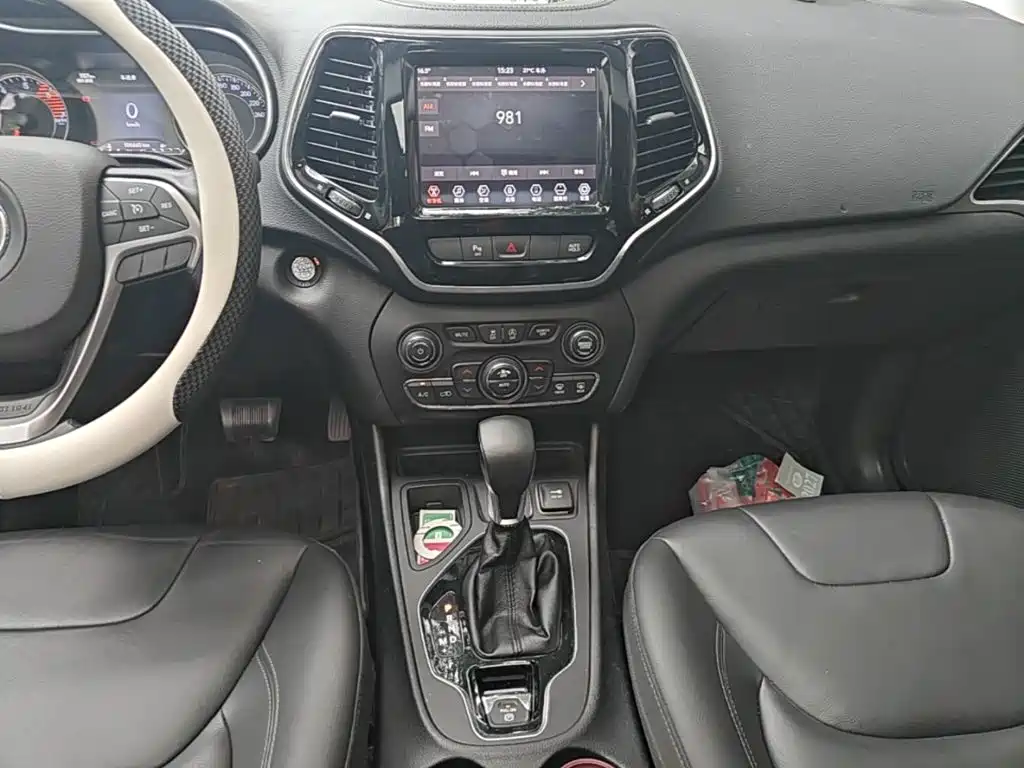 Jeep Cherokee 2019 — фото 14