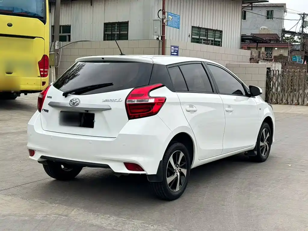 Toyota Yaris L 2019 — фото 8