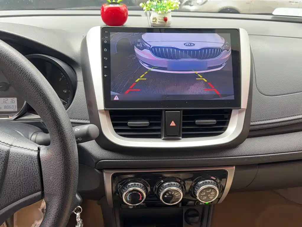 Toyota Yaris L 2019 — фото 13