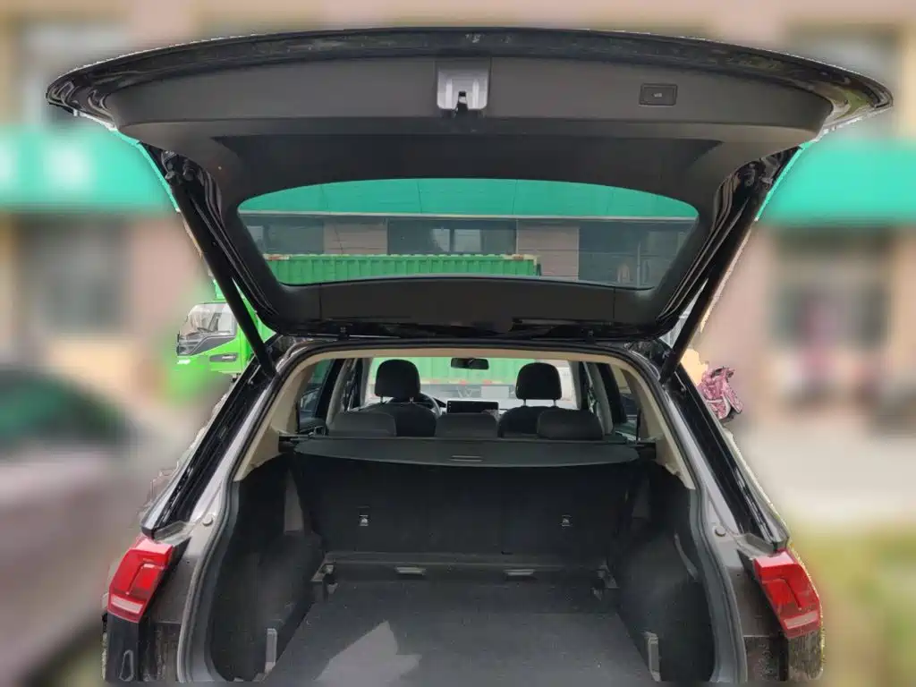 Volkswagen Tiguan L 2023 — фото 10