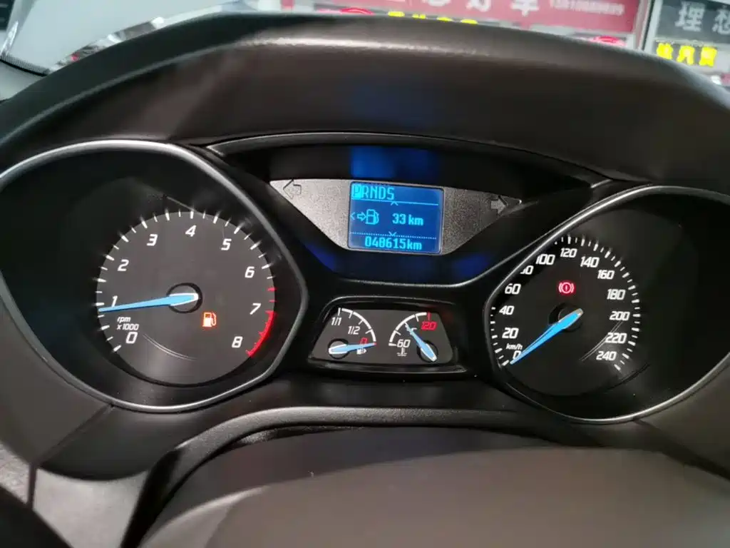Ford Focus 2015 — фото 12