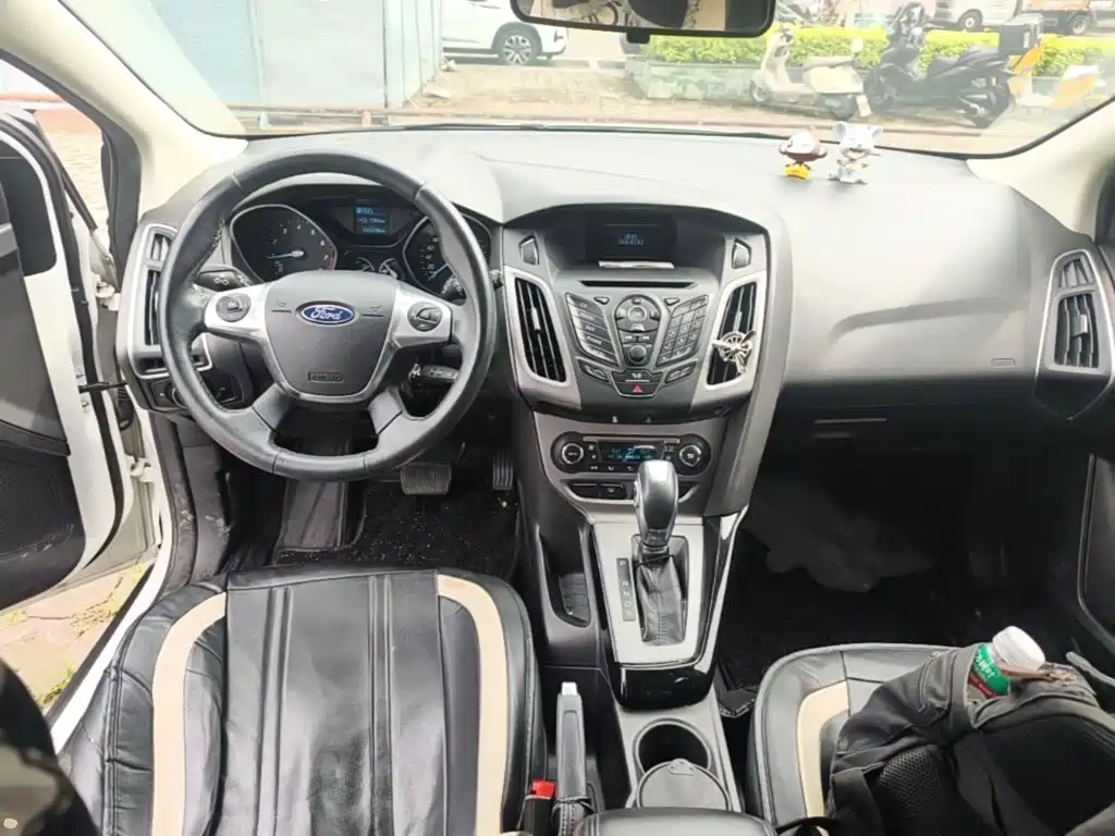 Ford Focus 2015 — фото 10