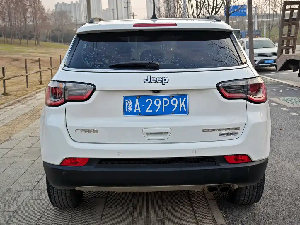 Jeep Compass 2018 — фото 15
