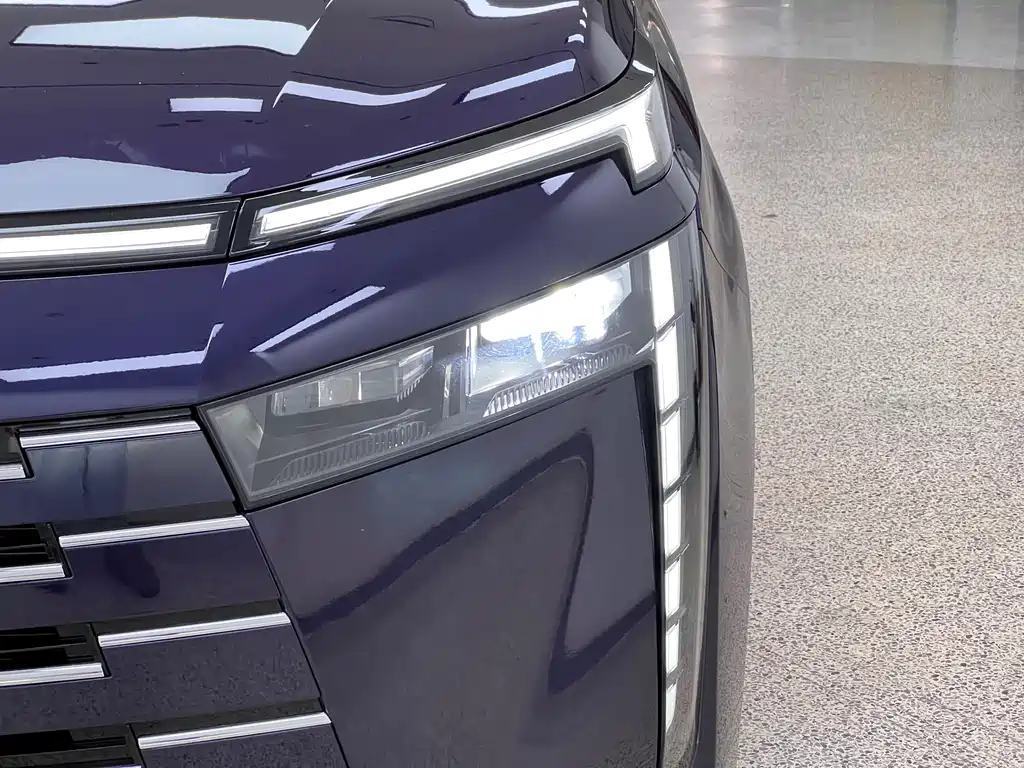 GAC Motor E8 PHEV 2023 — фото 8