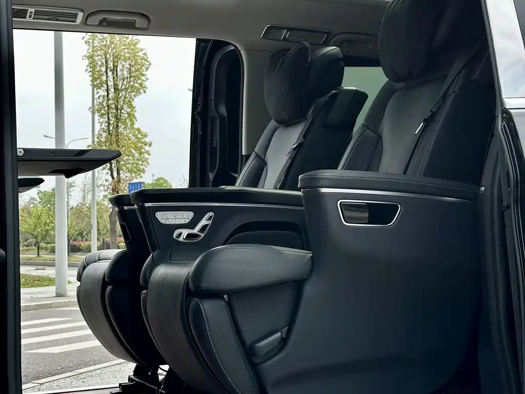 Mercedes-Benz V-Class 2021 — фото 10