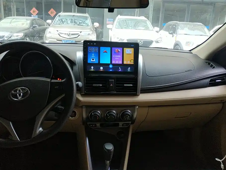Toyota Yaris L 2014 — фото 13