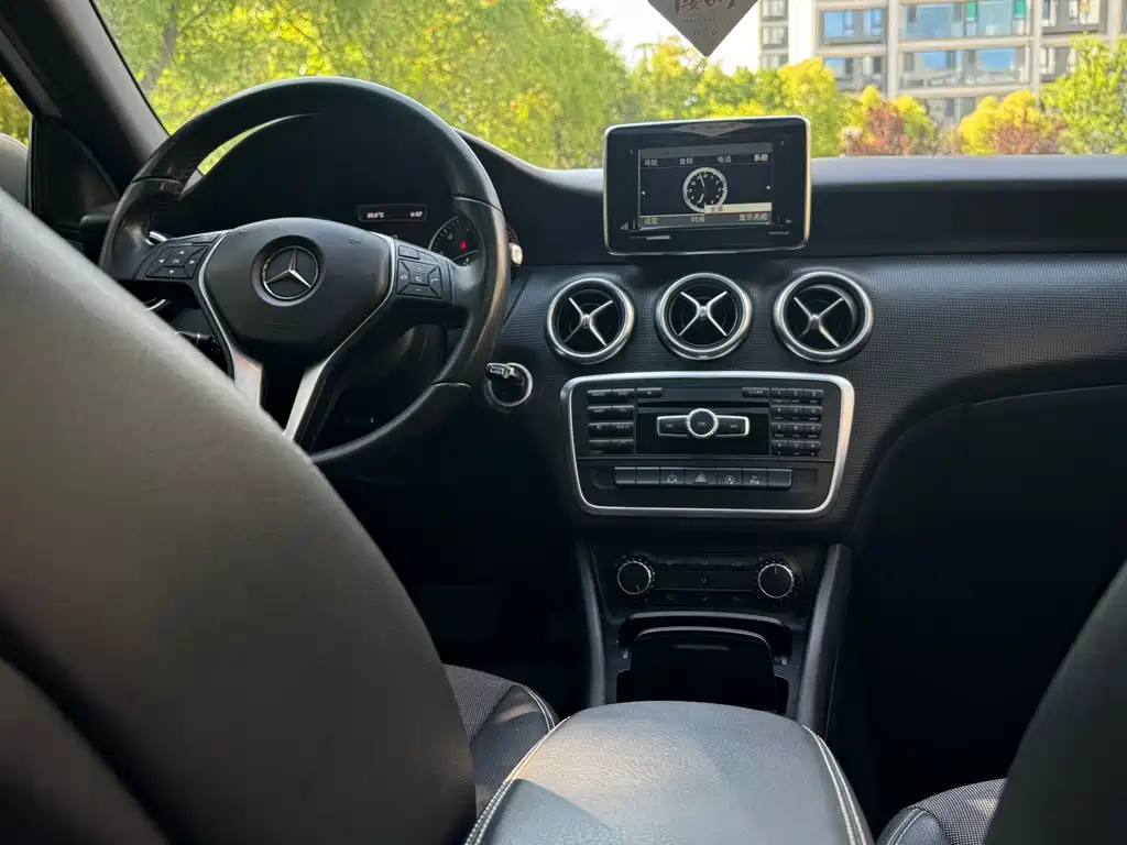 Mercedes-Benz A-Class 2015 — фото 12