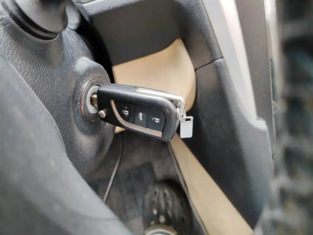 Toyota Camry 2015 — фото 17