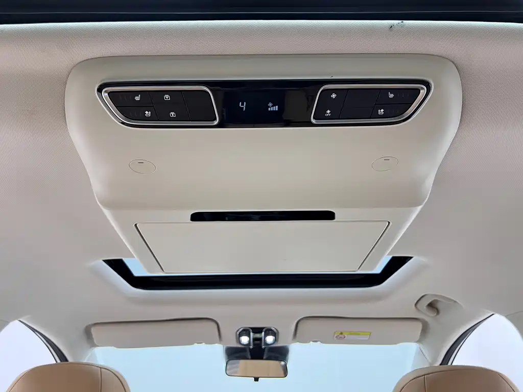 GAC Motor E8 PHEV 2023 — фото 20