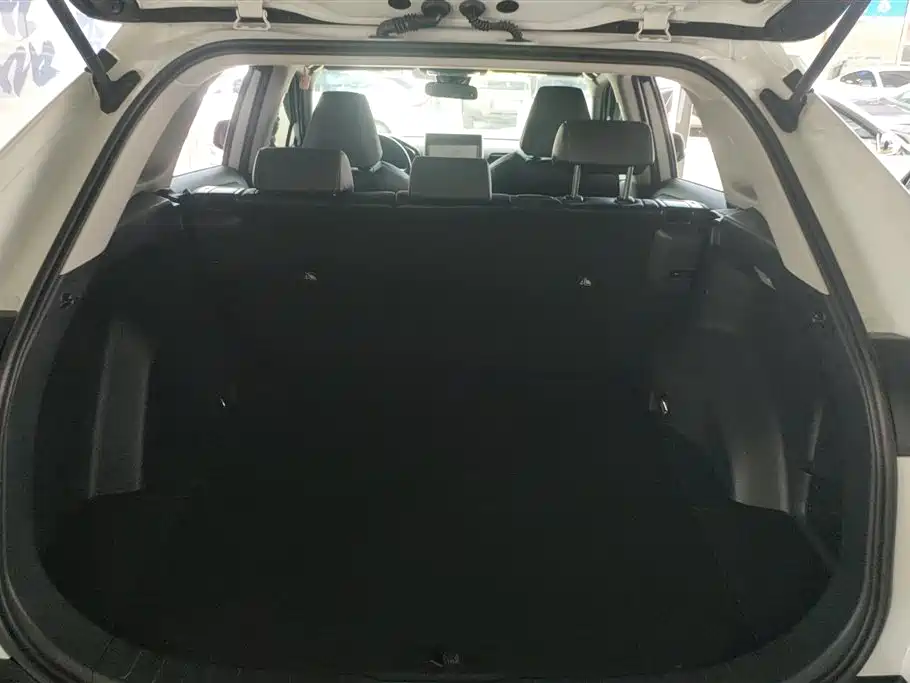 Toyota RAV4 2021 — фото 4