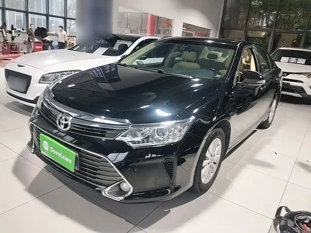 Toyota Camry 2016 — фото 2