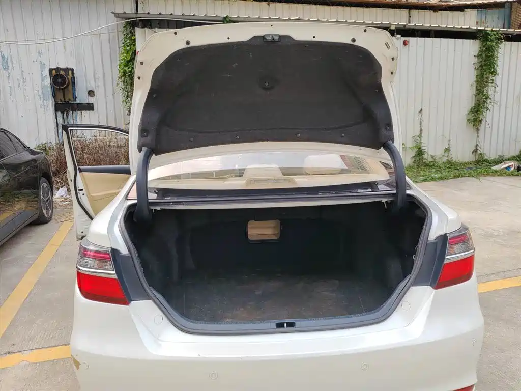 Toyota Camry 2015 — фото 15