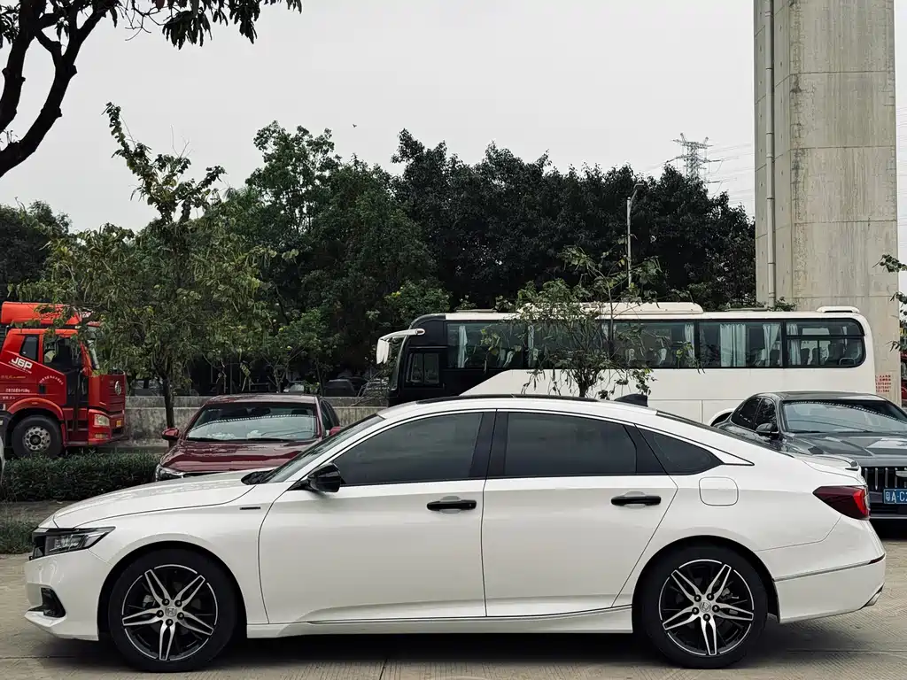 Honda Accord 2023 — фото 10
