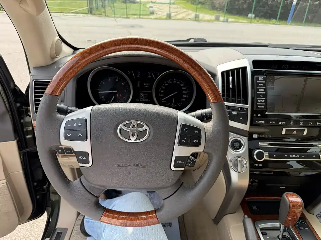 Toyota Land Cruiser 2014 — фото 14