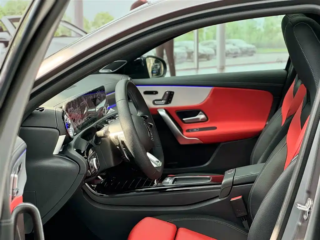 Mercedes-Benz A-Class AMG 2025 — фото 5