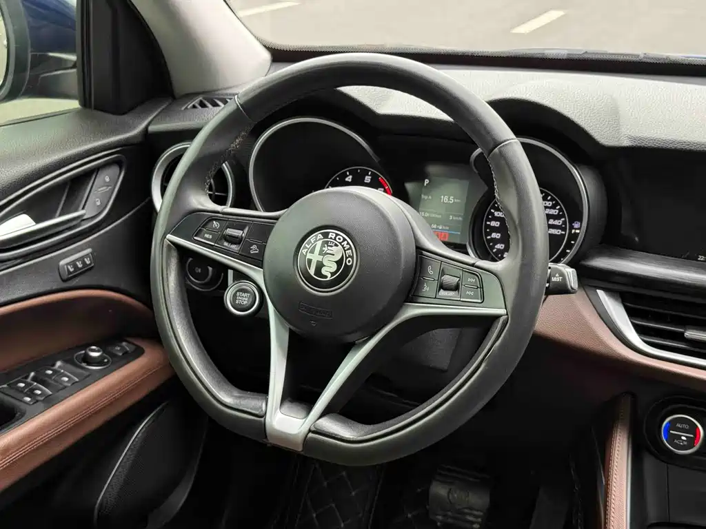 Alfa Romeo Stelvio 2018 — фото 7