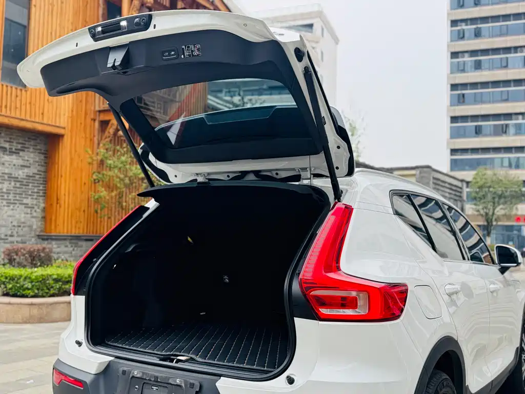 Volvo XC40 2021 — фото 15