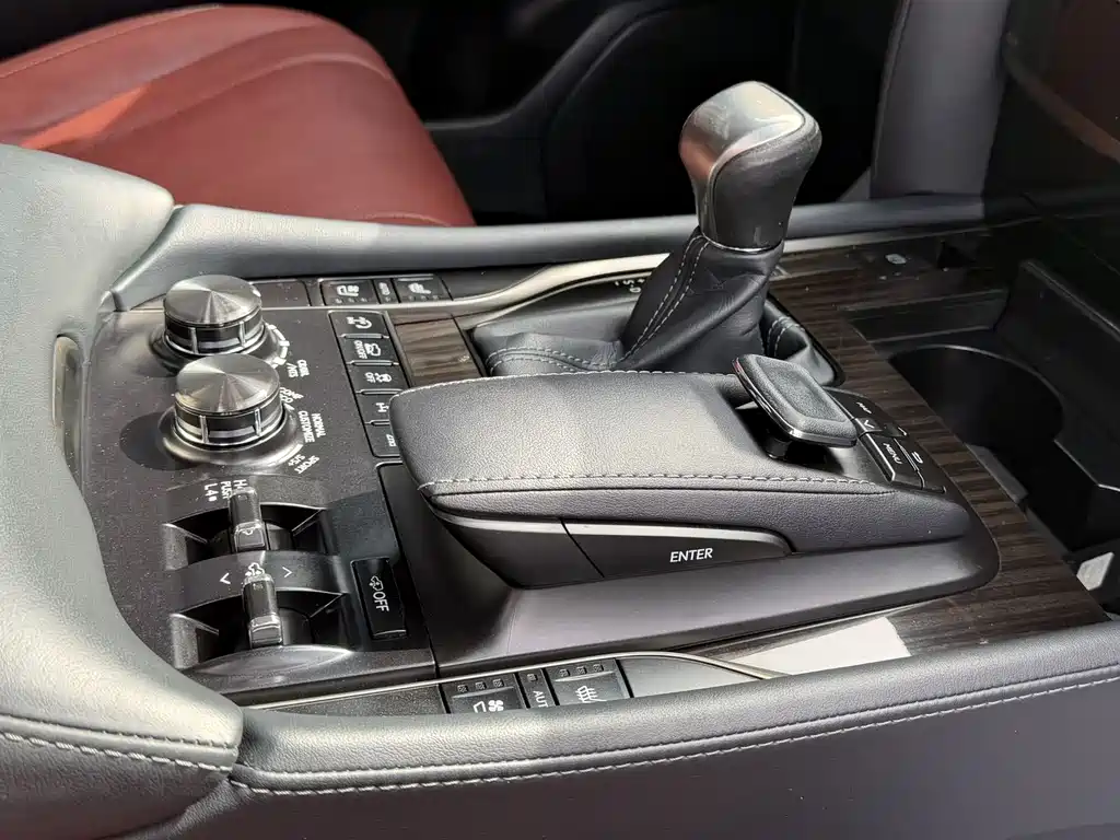 Lexus LX 2020 — фото 10