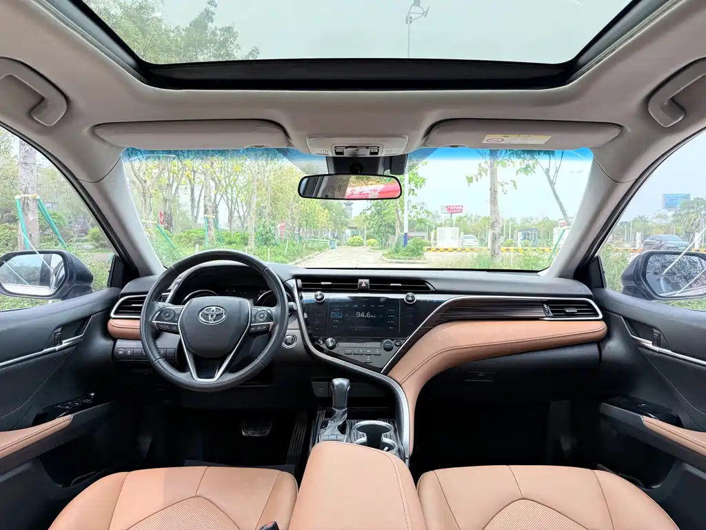 Toyota Camry 2021 — фото 11