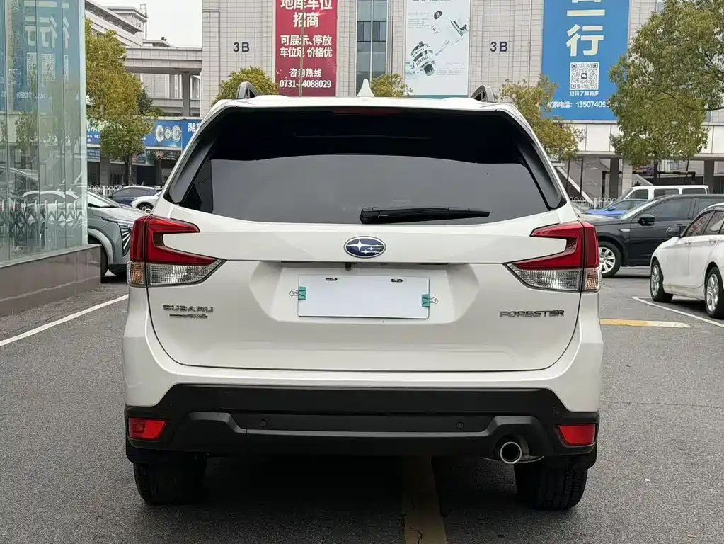 Subaru Forester 2023 — фото 11