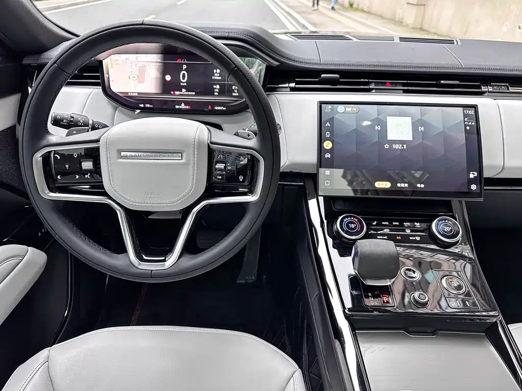Land Rover Sport 2023 — фото 10