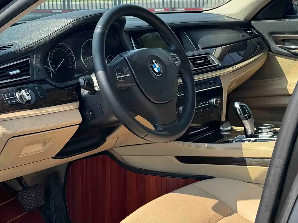 BMW 7 Series 2011 — фото 4