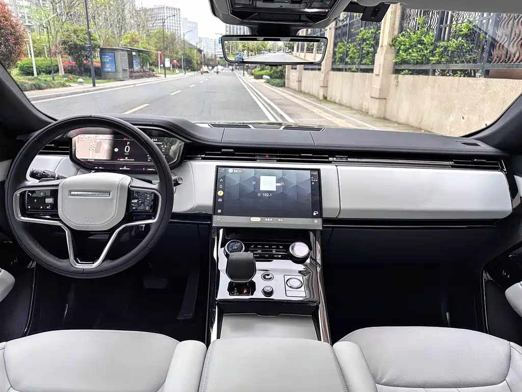 Land Rover Sport 2023 — фото 12
